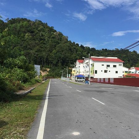 Monster Homes Kampong Sungai Udang Esterno foto